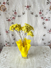 画像をギャラリービューアに読み込む, yellow flower vase

