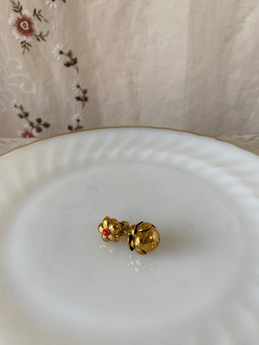 flower&acorn earring from FRANCE